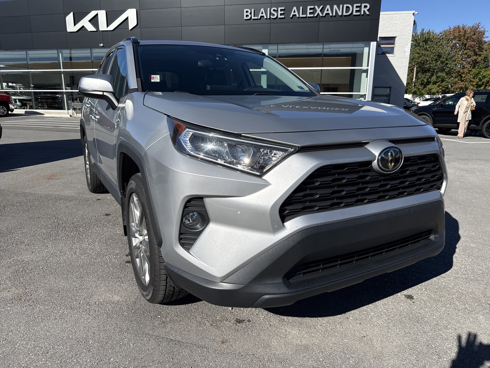 2019 Toyota RAV4 XLE Premium — photo 1 of 28