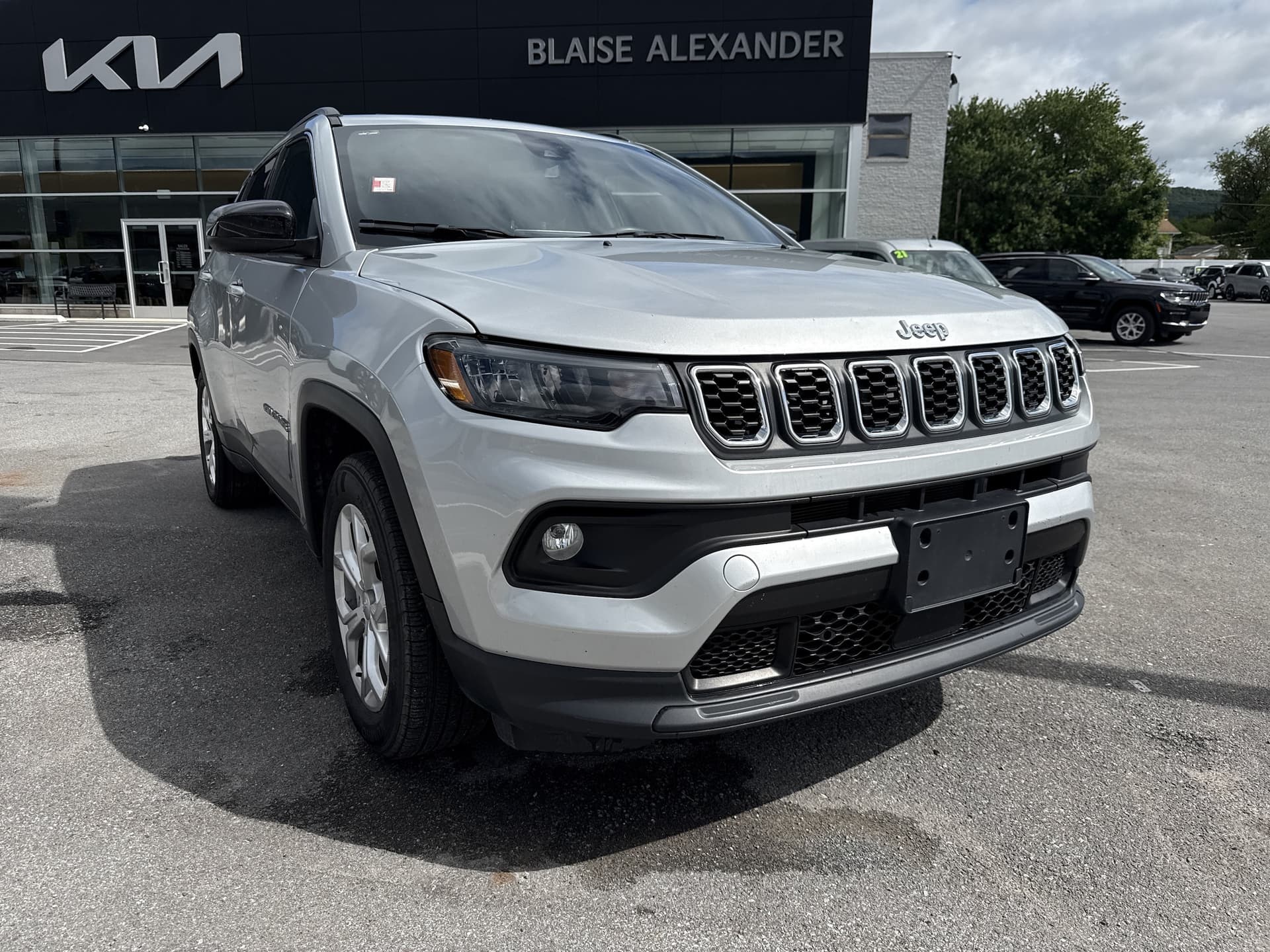 2024 Jeep Compass Latitude — photo 1 of 27