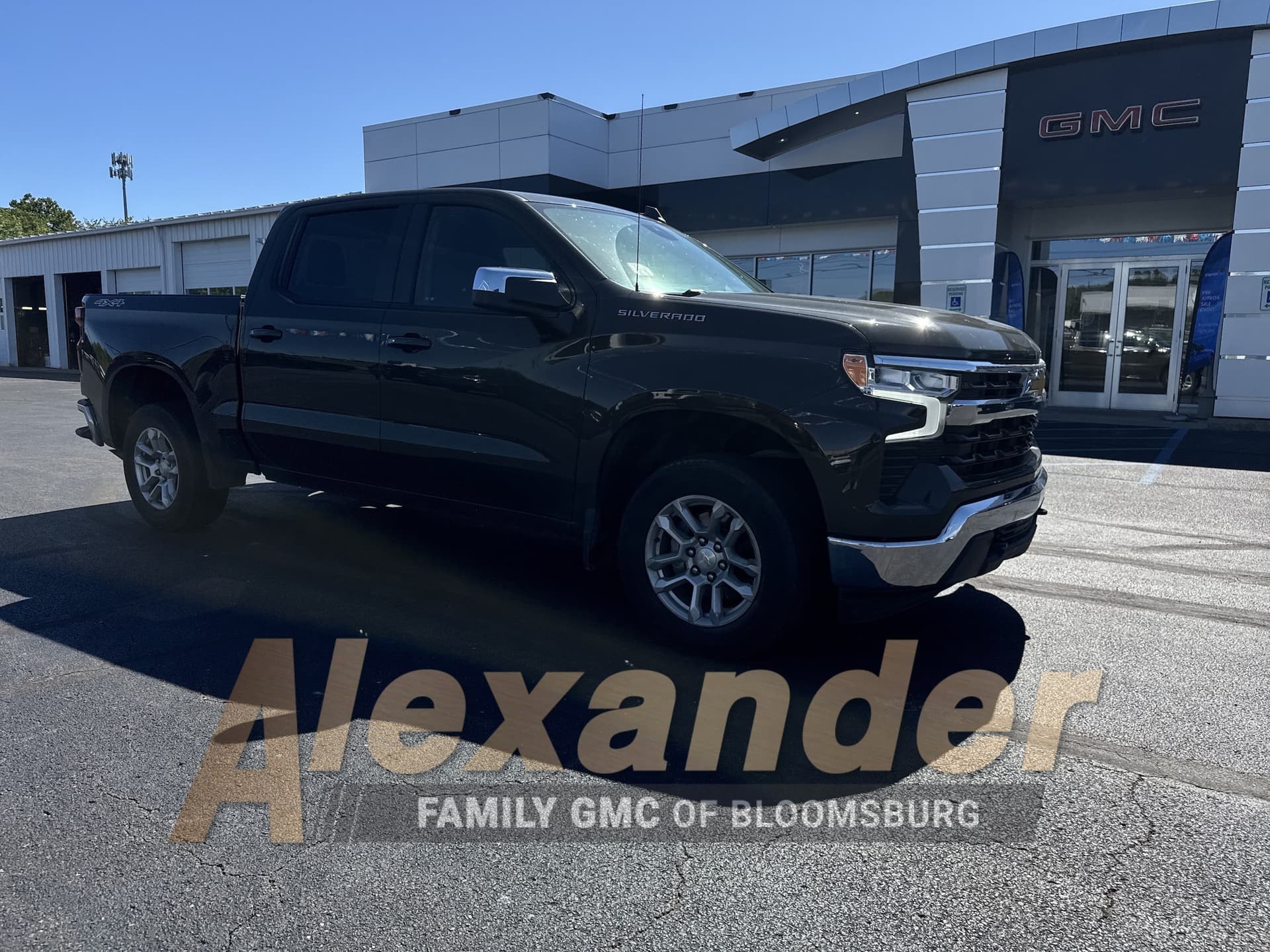 2023 Chevrolet Silverado 1500 LT — photo 1 of 28