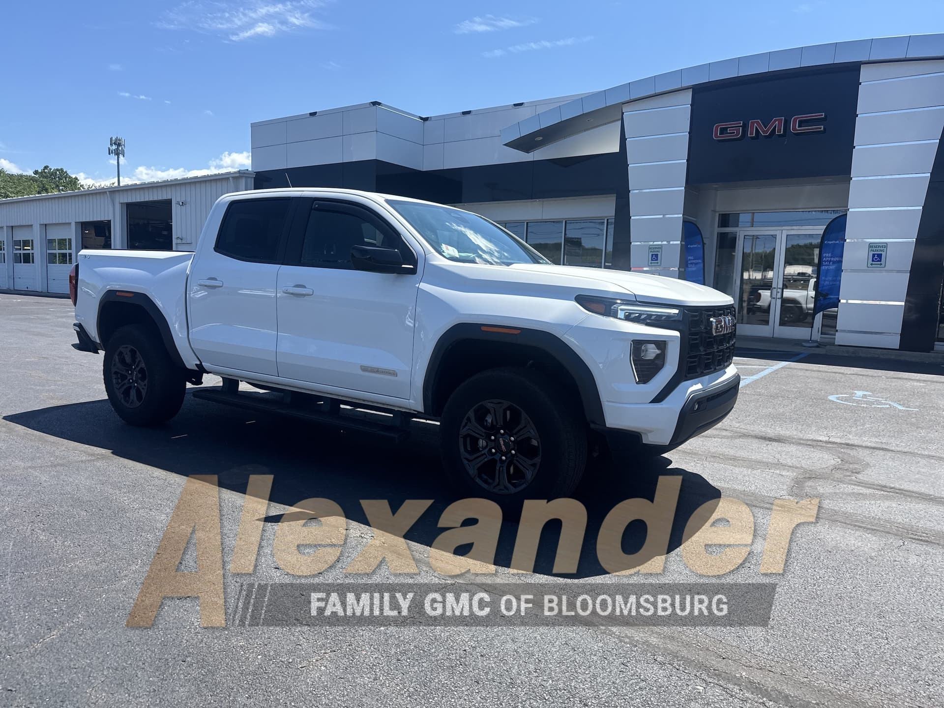 2024 GMC Canyon Elevation — photo 1 of 28