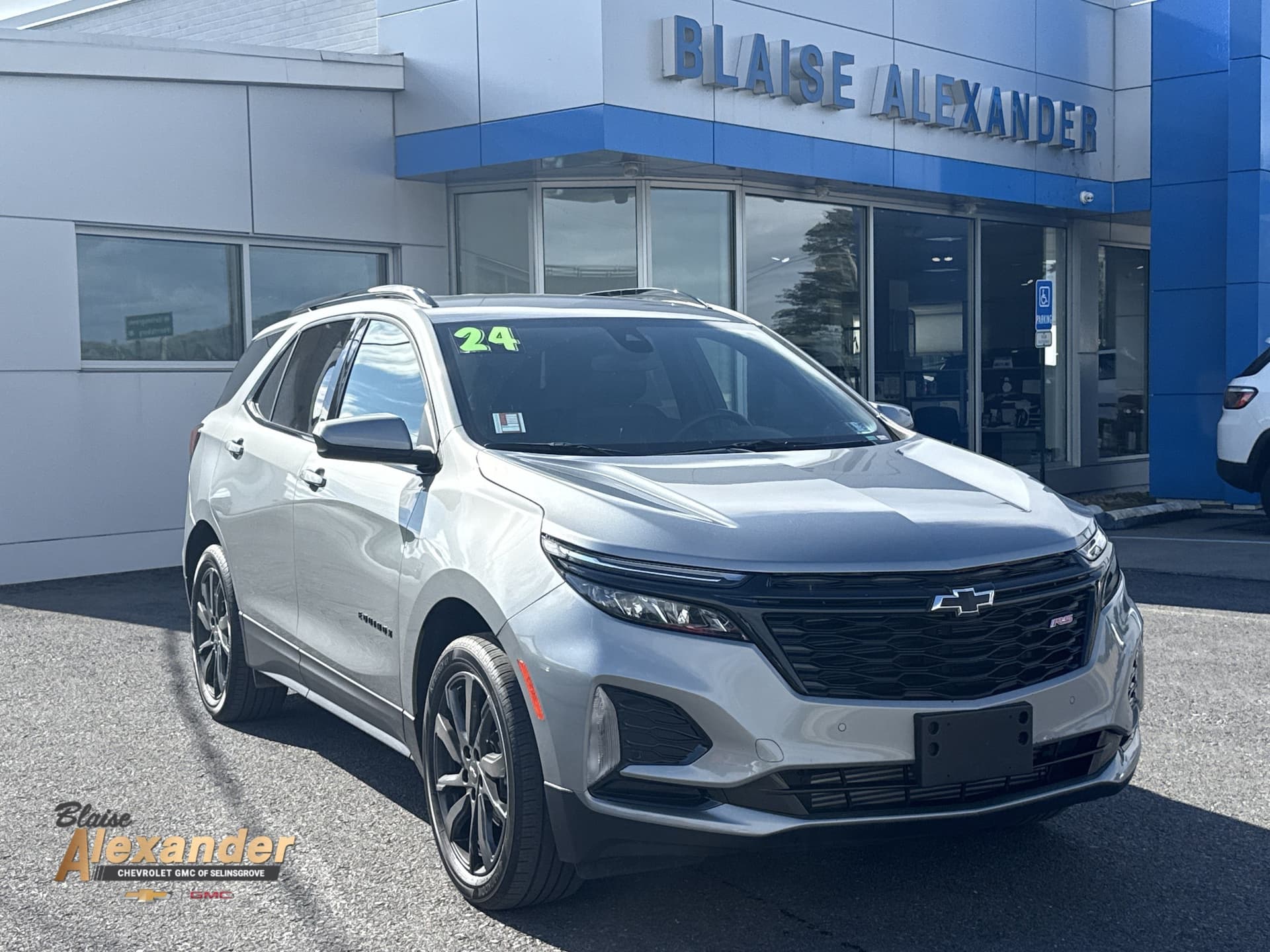 2024 Chevrolet Equinox RS — photo 1 of 31