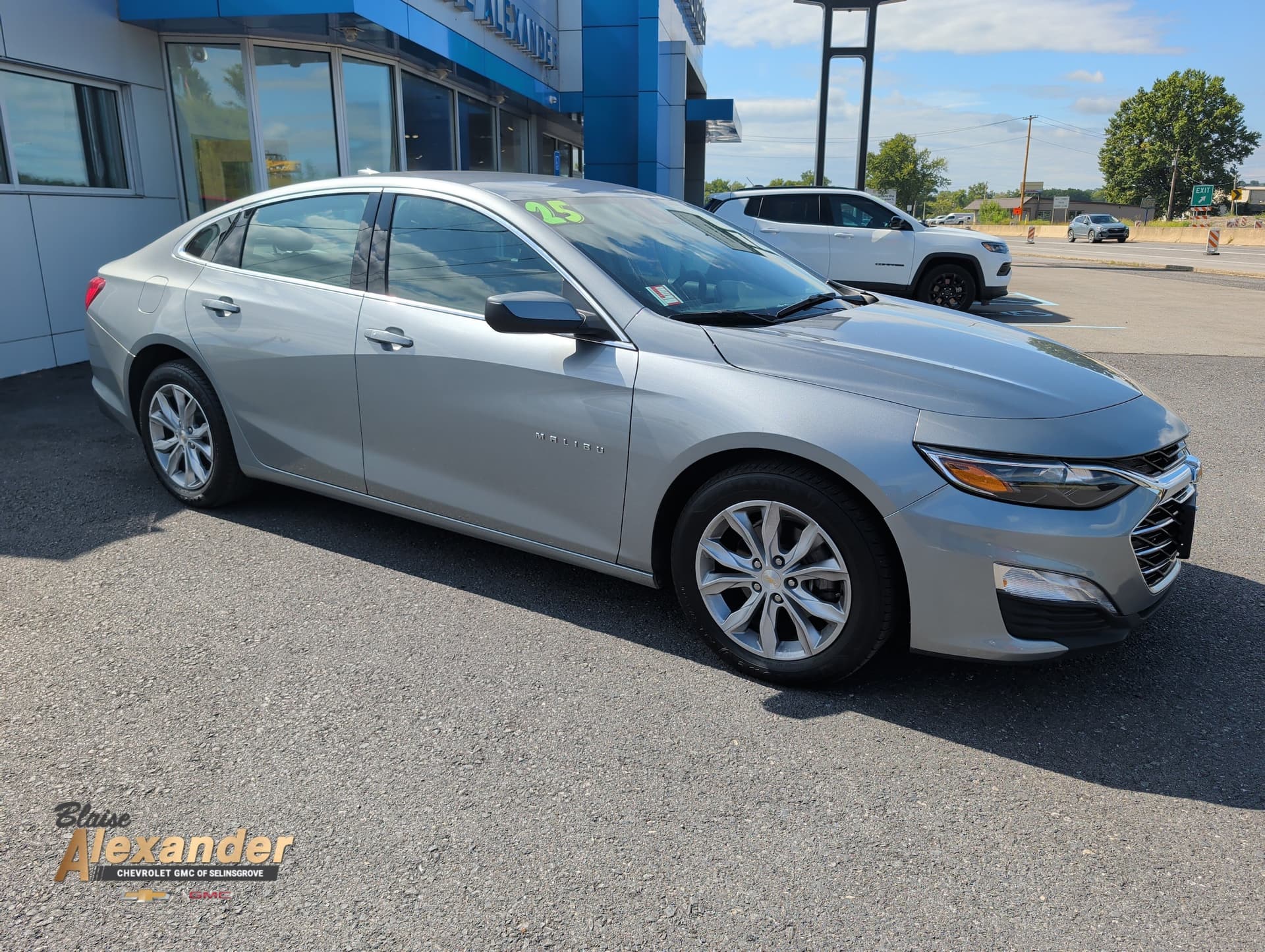 2025 Chevrolet Malibu 1LT — photo 1 of 27