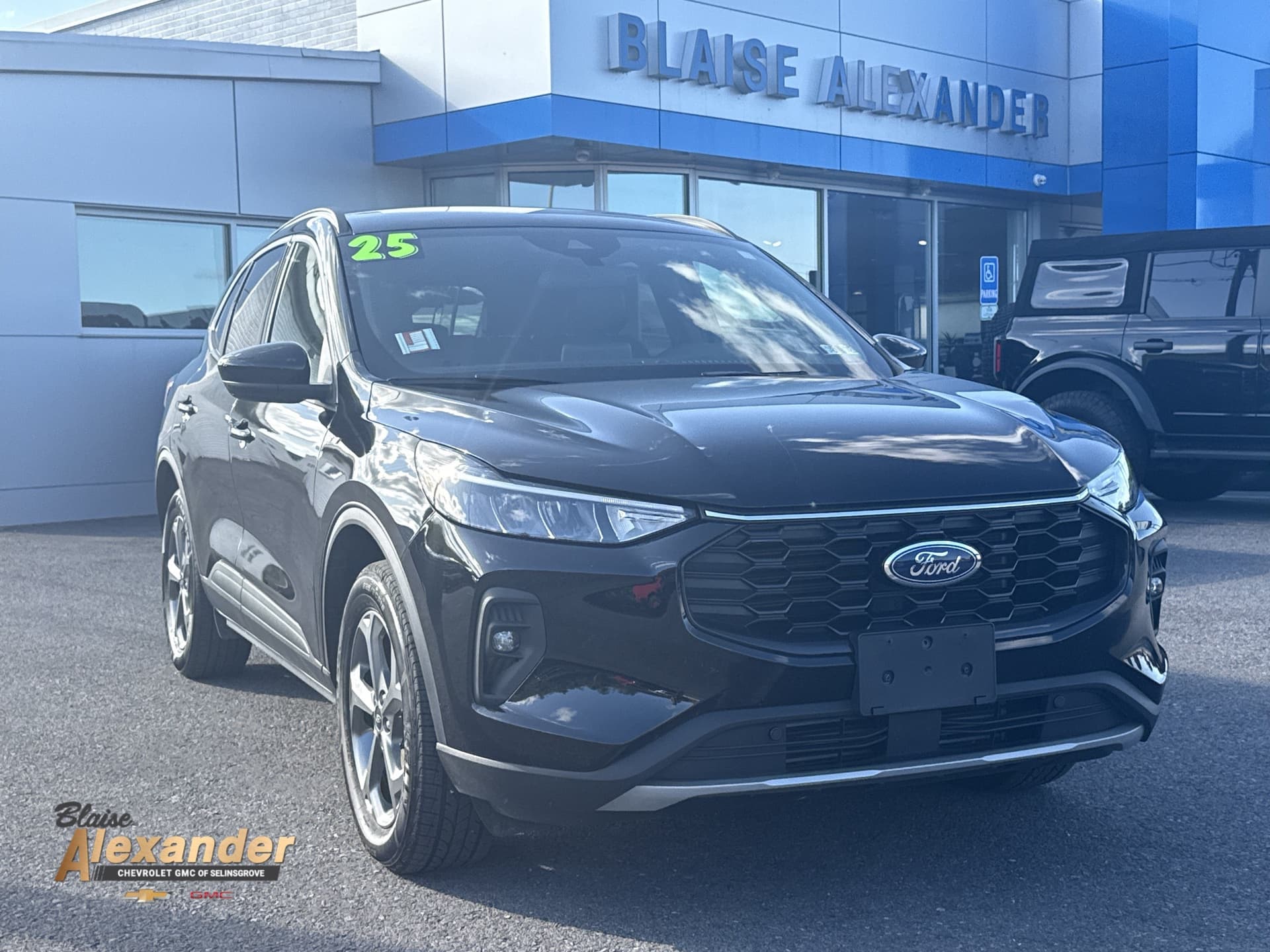 2025 Ford Escape ST-Line Select — photo 1 of 31
