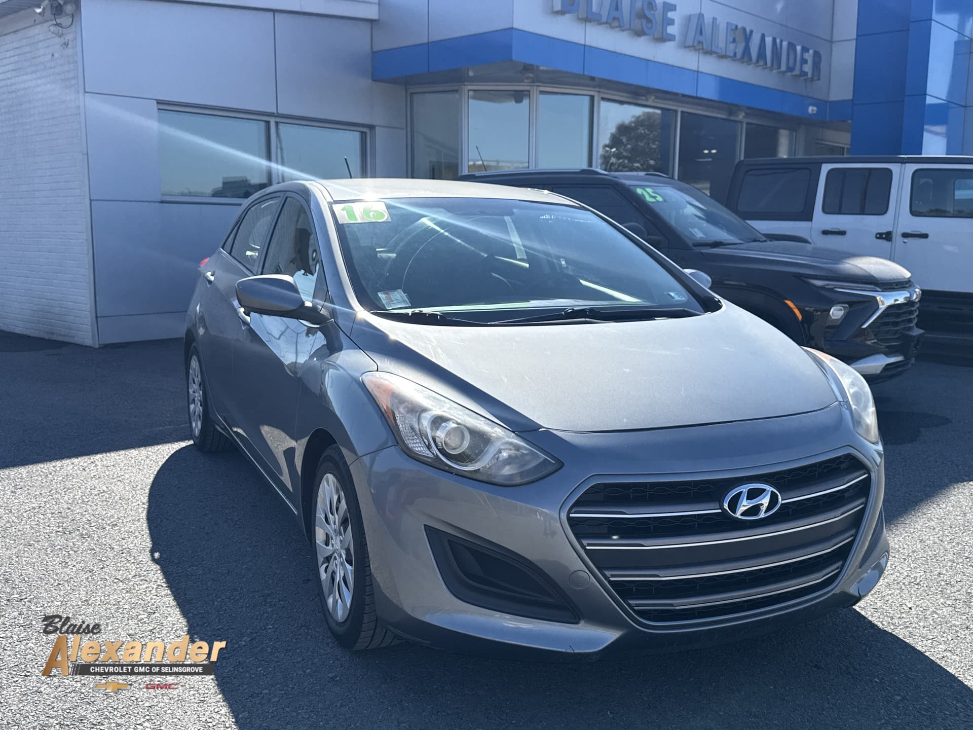 2016 Hyundai Elantra GT Base — photo 1 of 31
