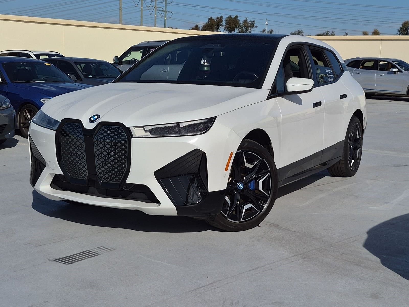 2024 BMW iX xDrive50 — photo 1 of 15