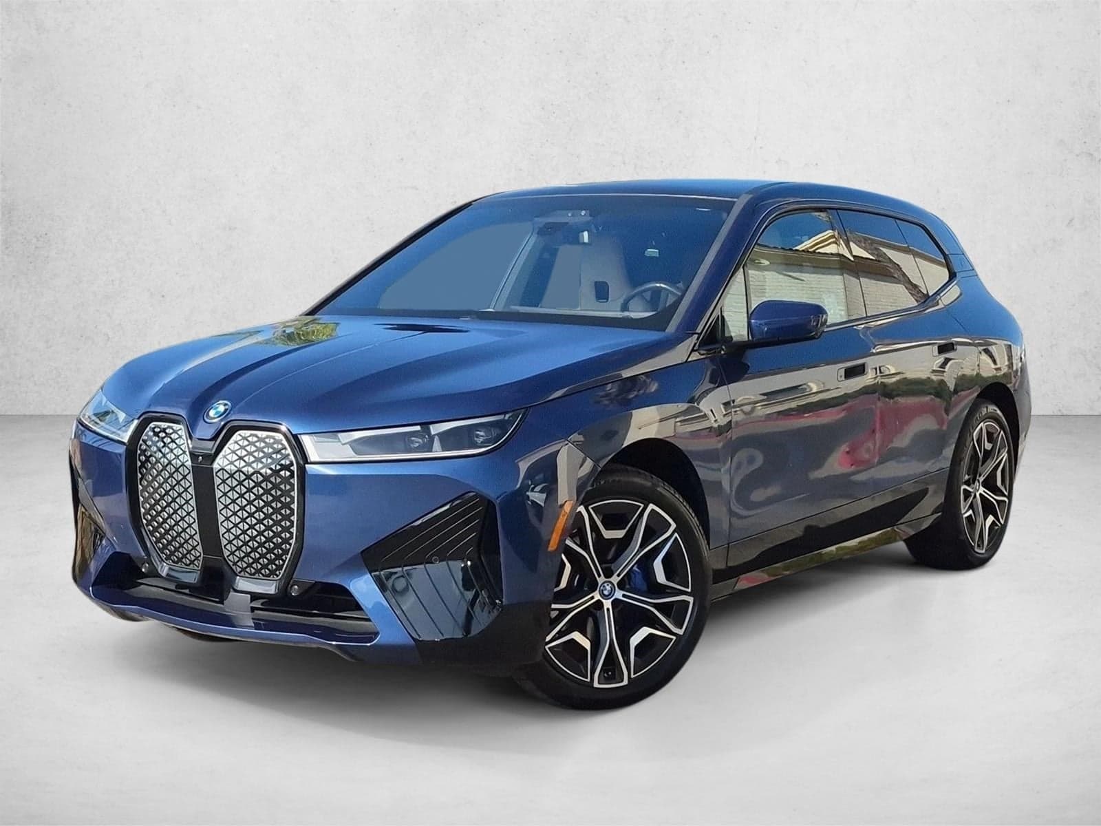 2024 BMW iX xDrive50 — photo 1 of 26