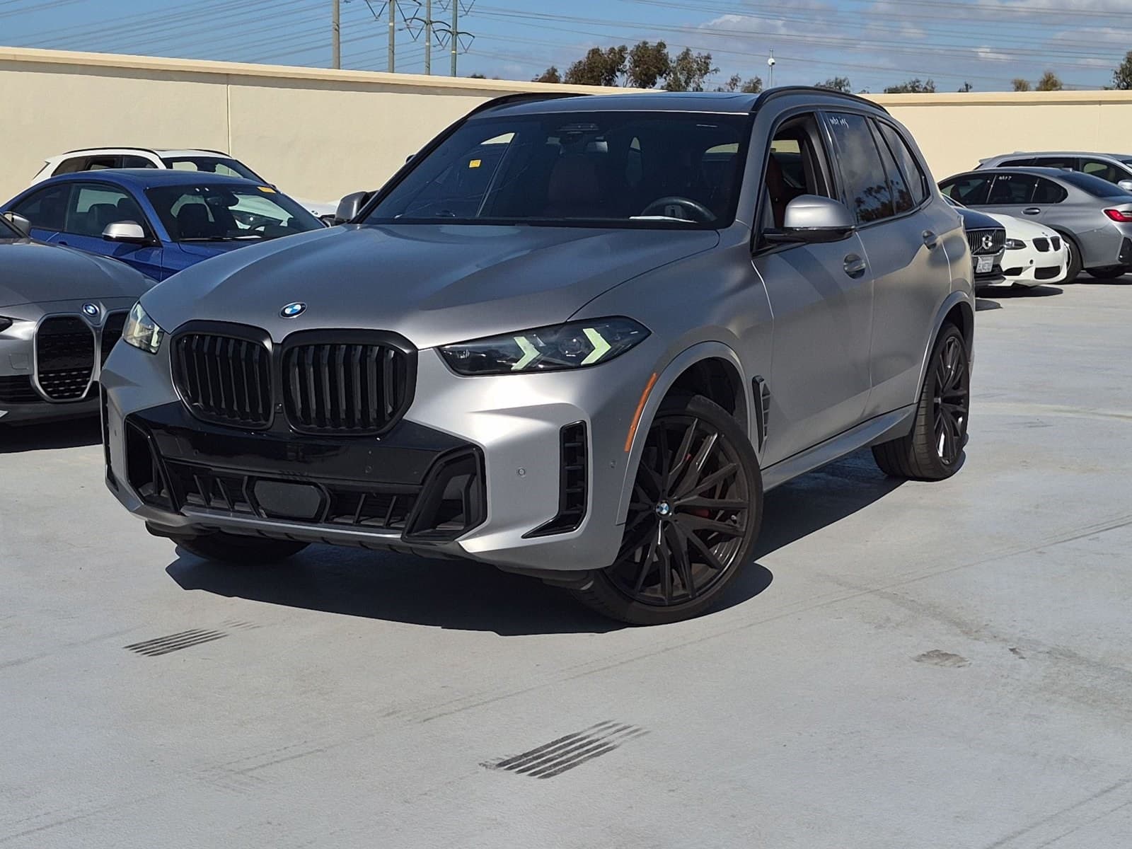 2025 BMW X5 sDrive40i — photo 1 of 15