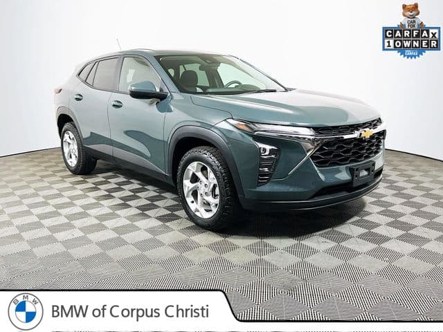 2025 Chevrolet Trax LS — photo 1 of 30