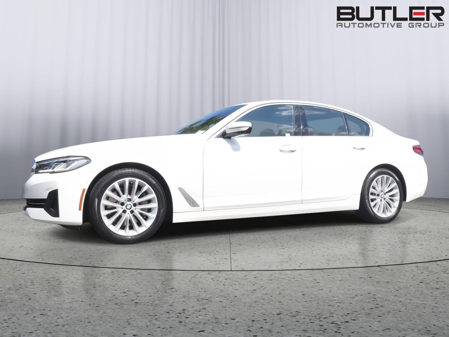 2021 BMW 5 Series 530i — photo 1 of 43