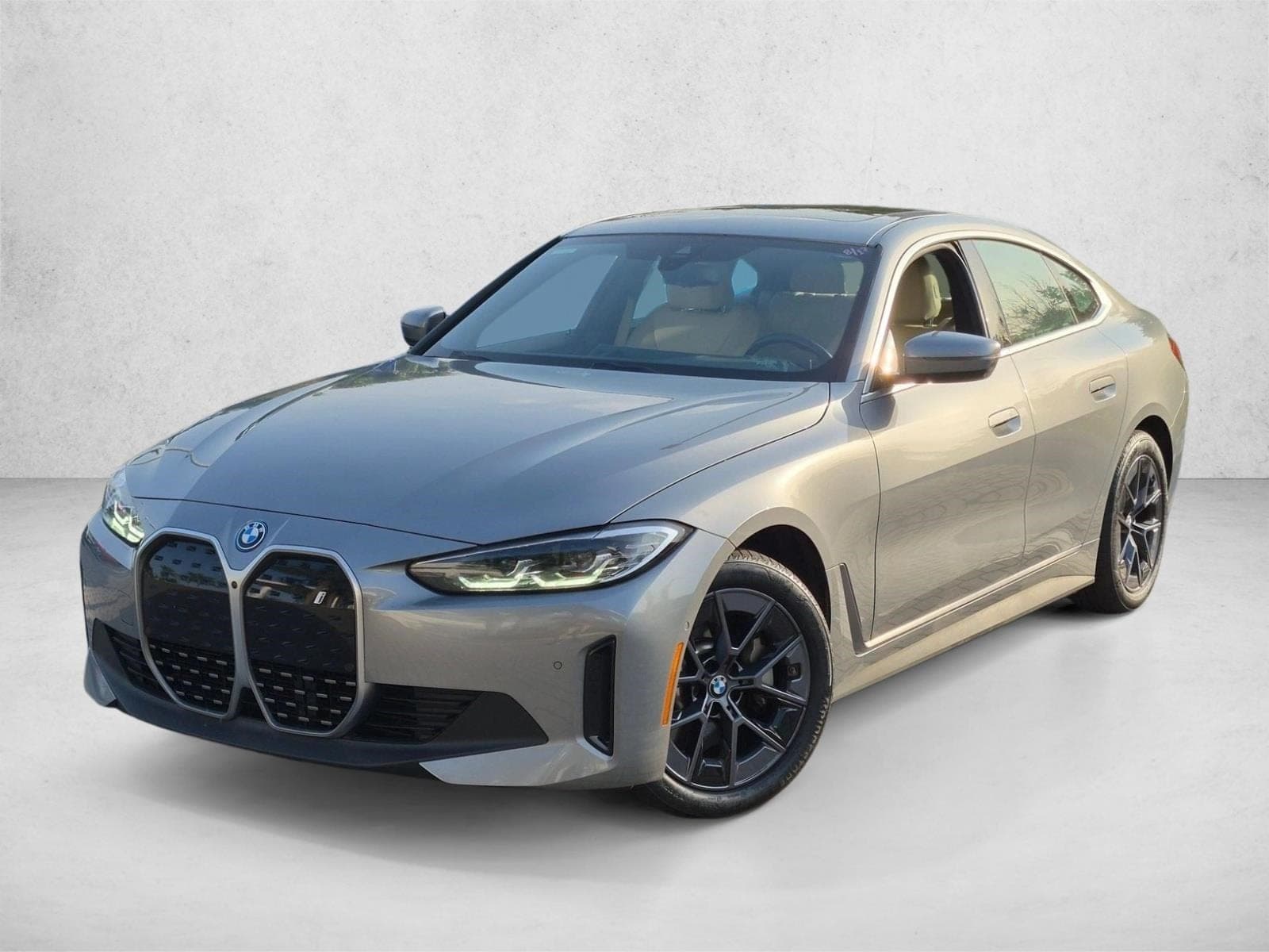 2022 BMW i4 eDrive40 — photo 1 of 22