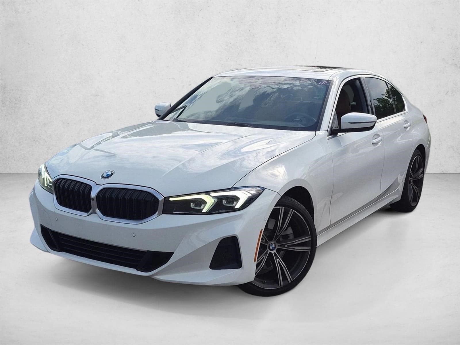 2024 BMW 3 Series 330i — photo 1 of 21
