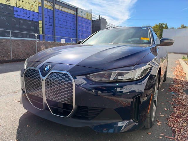 2026 BMW i4 xDrive40 — photo 1 of 11