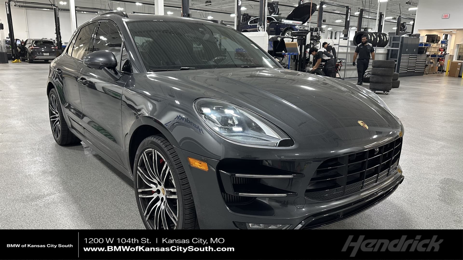 2018 Porsche Macan Turbo — photo 1 of 34