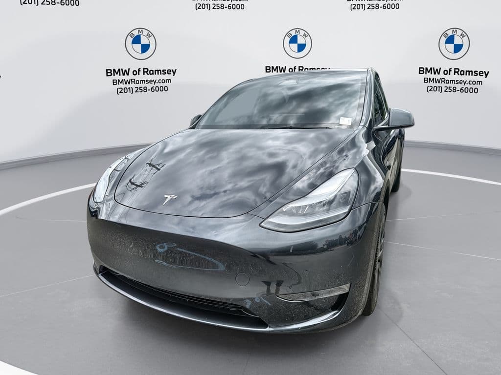 2024 Tesla Model Y Base — photo 1 of 29