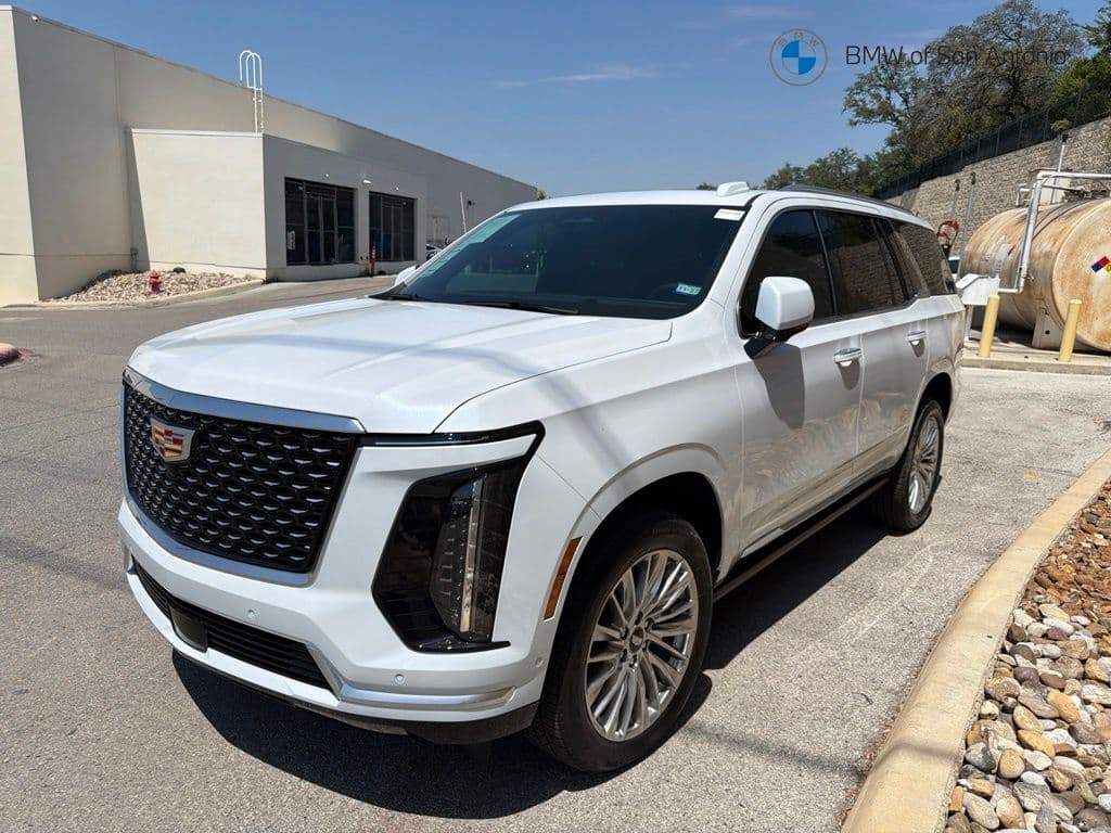 2026 Cadillac Escalade 4WD Luxury — photo 1 of 5
