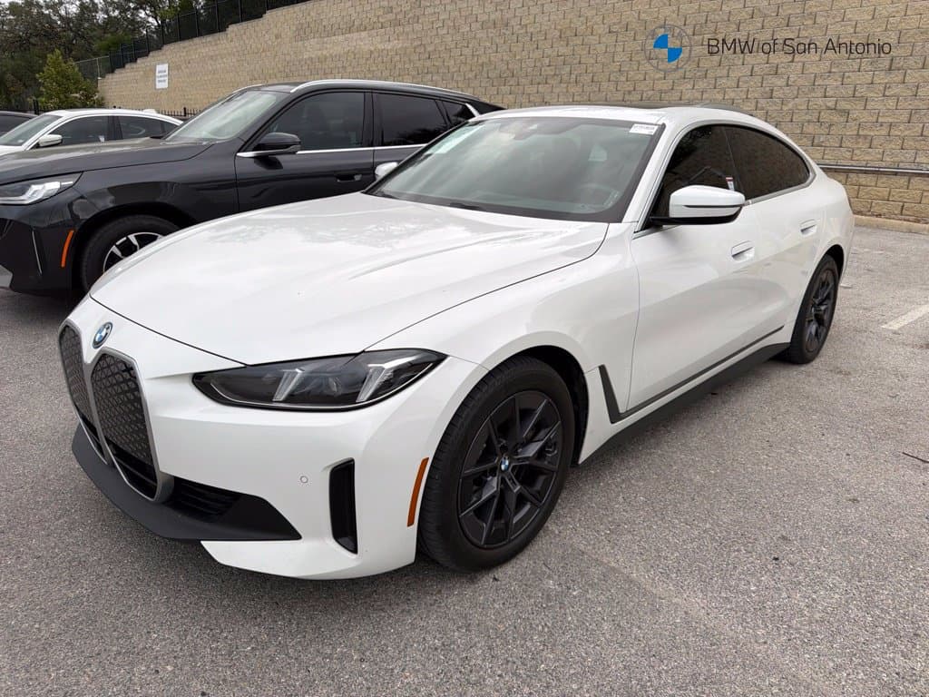 2025 BMW i4 eDrive40 — photo 1 of 5
