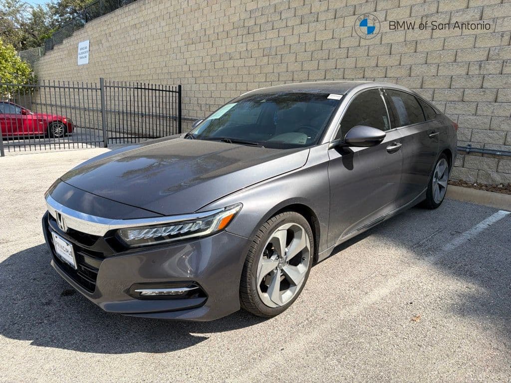 2020 Honda Accord Hybrid Touring — photo 1 of 5