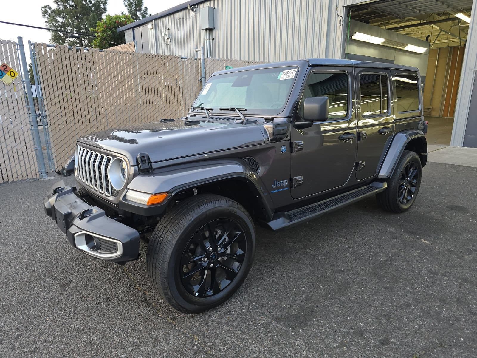 2025 Jeep Wrangler Base — photo 1 of 3