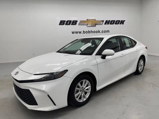2025 Toyota Camry LE — photo 1 of 38