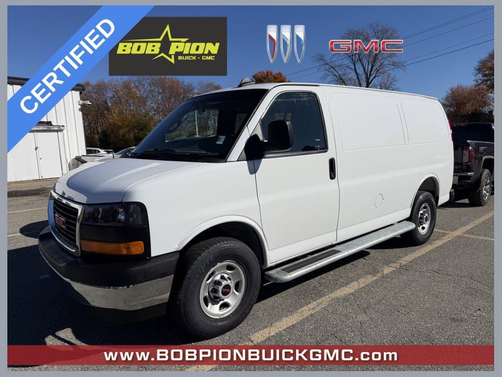 2025 GMC Savana Cargo Van Base — photo 1 of 3