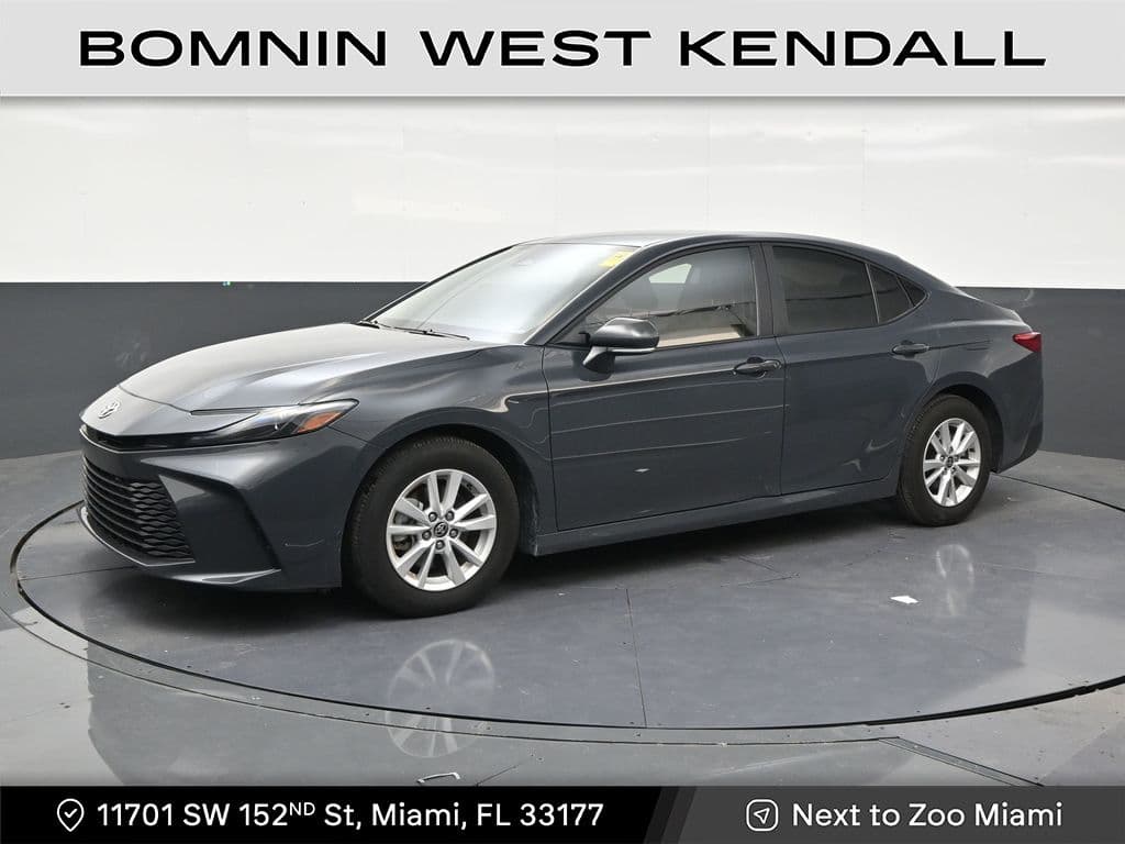 2025 Toyota Camry LE — photo 1 of 32