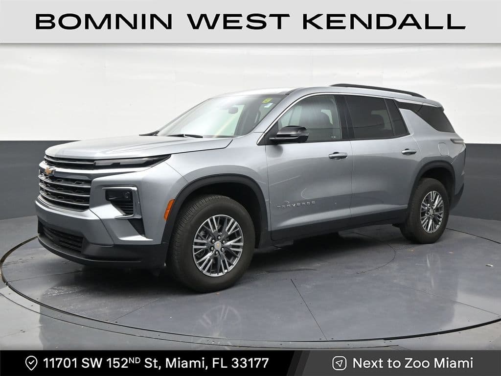 2024 Chevrolet Traverse LS — photo 1 of 31