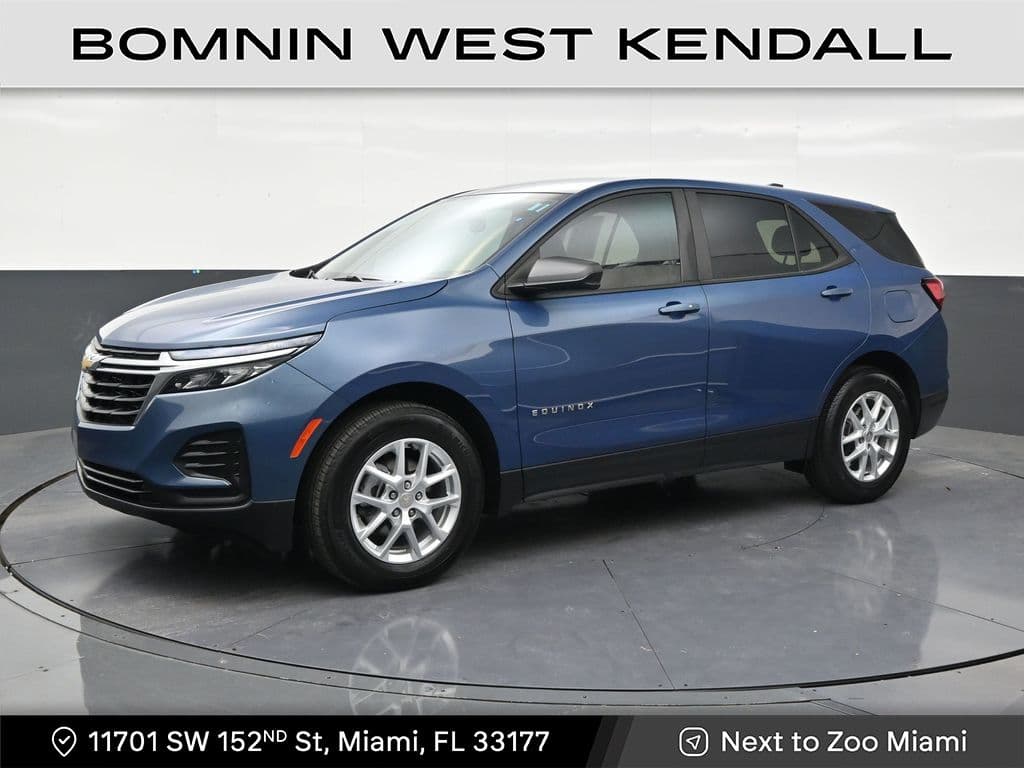 2024 Chevrolet Equinox LS — photo 1 of 33