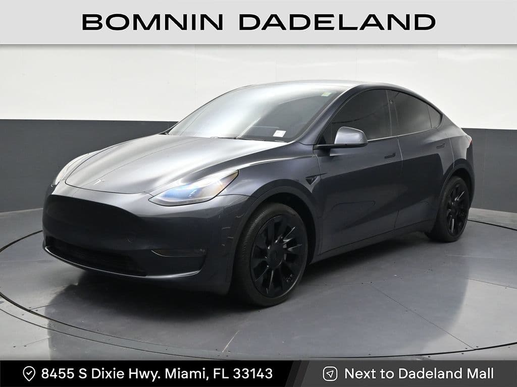 2024 Tesla Model Y Long Range — photo 1 of 39