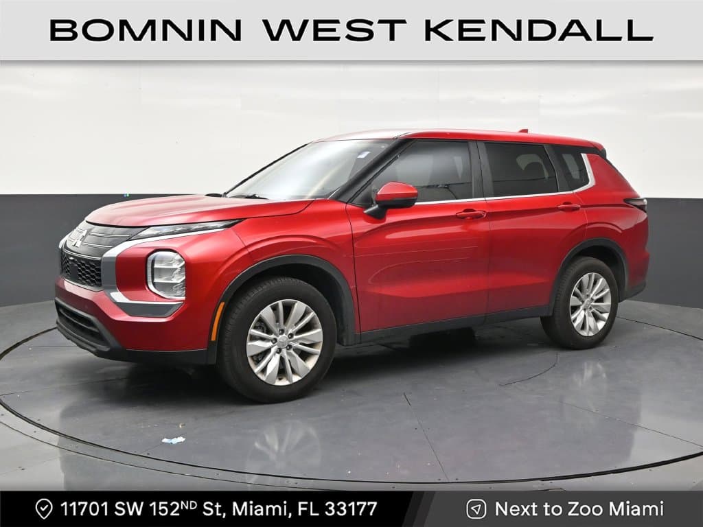 2025 Mitsubishi Outlander ES — photo 1 of 32