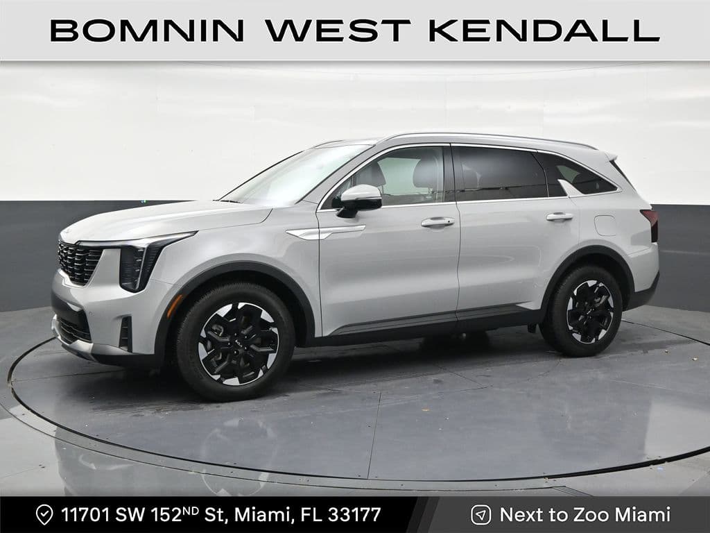 2025 Kia Sorento S — photo 1 of 33