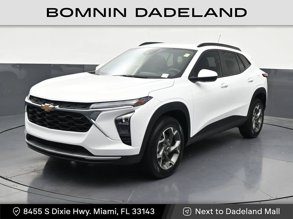 2025 Chevrolet Trax LT — photo 1 of 42