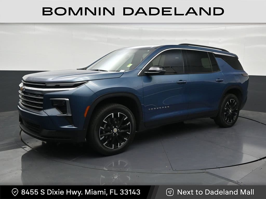 2025 Chevrolet Traverse LT — photo 1 of 38