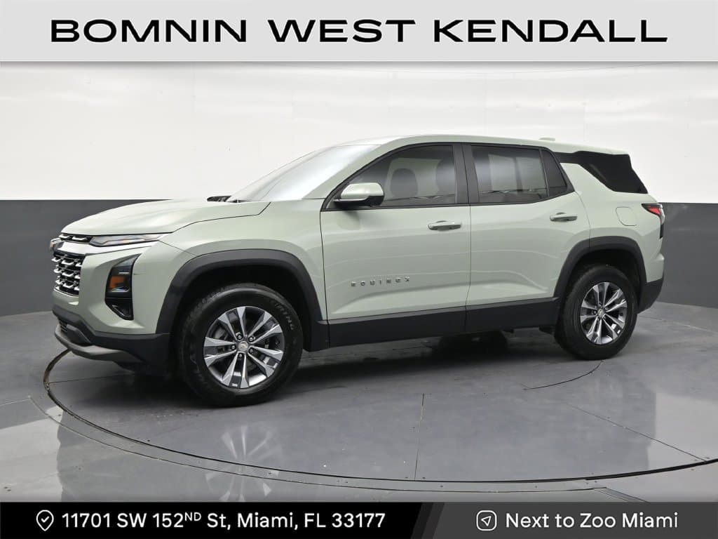 2025 Chevrolet Equinox FWD LT — photo 1 of 32