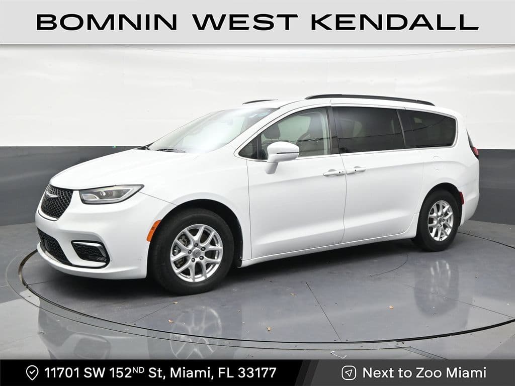 2022 Chrysler Pacifica Touring L — photo 1 of 33