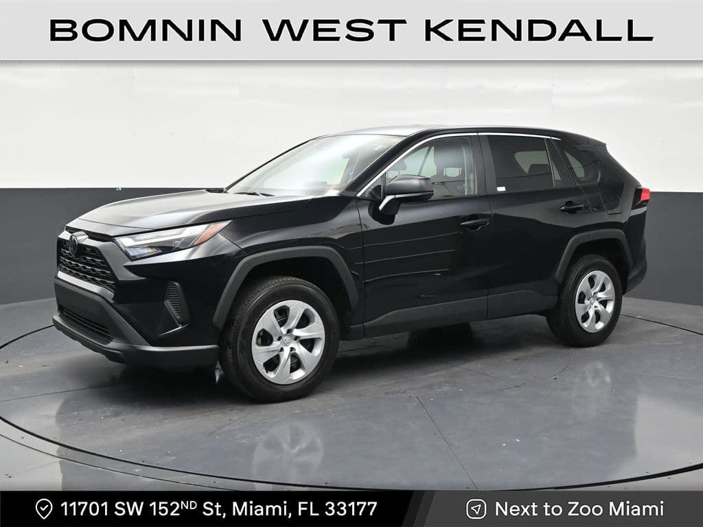 2024 Toyota RAV4 LE — photo 1 of 33