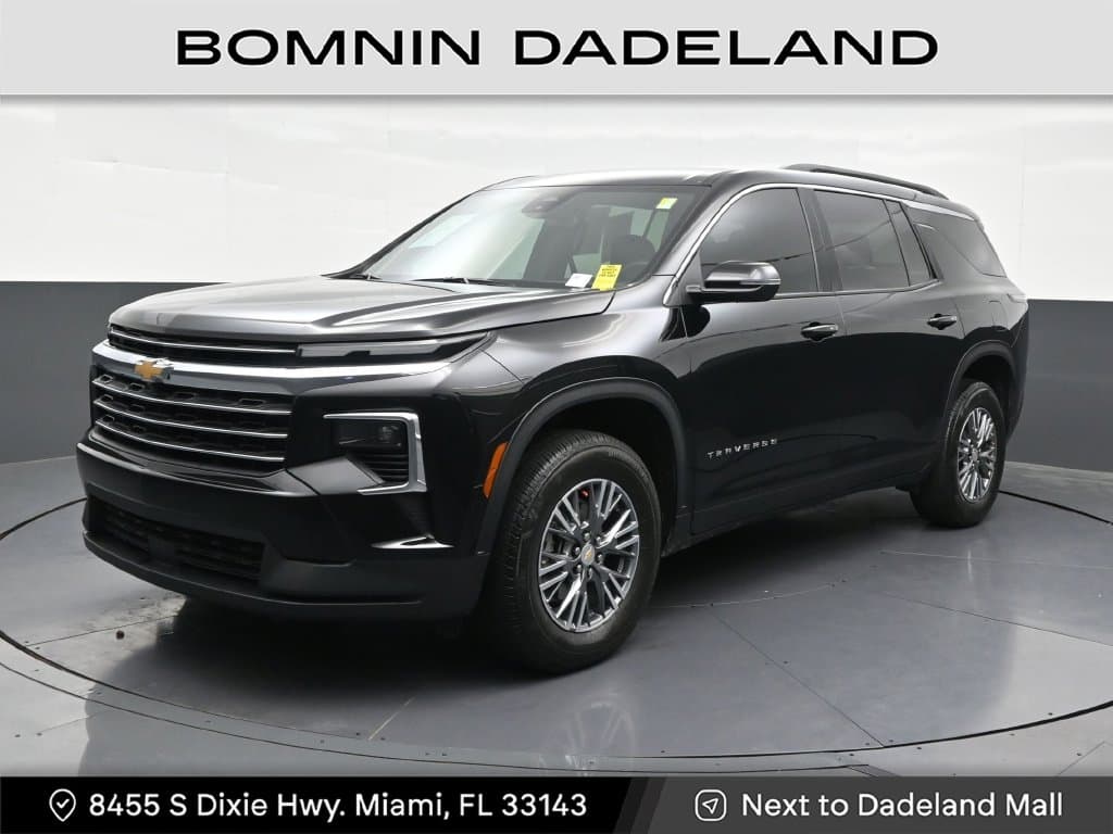 2025 Chevrolet Traverse FWD LT — photo 1 of 38