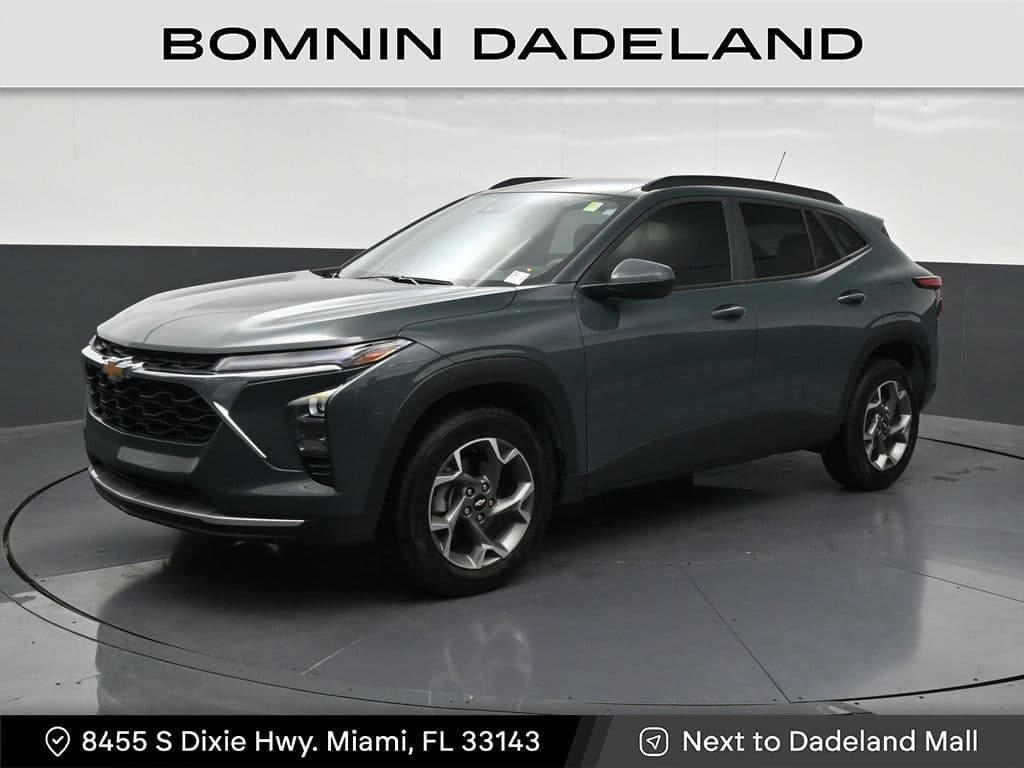 2025 Chevrolet Trax LT — photo 1 of 36