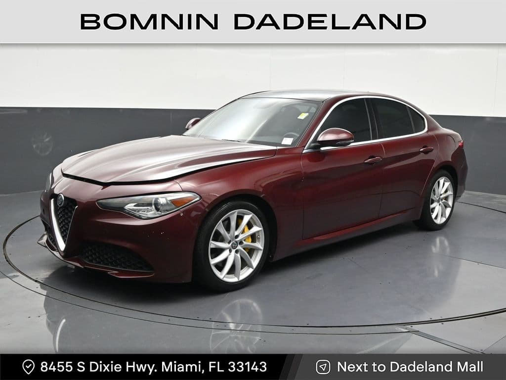 2019 Alfa Romeo Giulia Base — photo 1 of 37