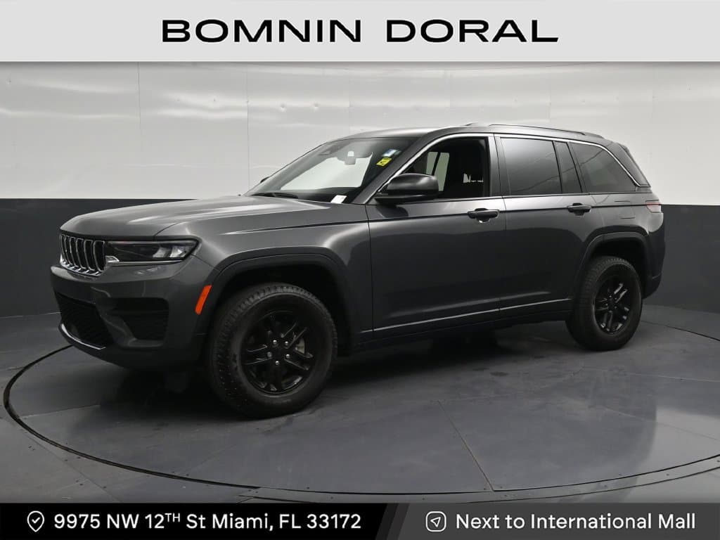 2025 Jeep Grand Cherokee Laredo — photo 1 of 40