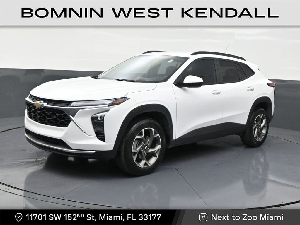 2024 Chevrolet Trax LT — photo 1 of 30