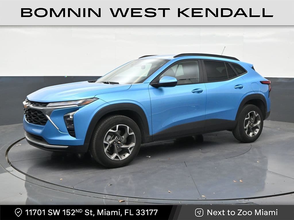 2025 Chevrolet Trax LT — photo 1 of 32