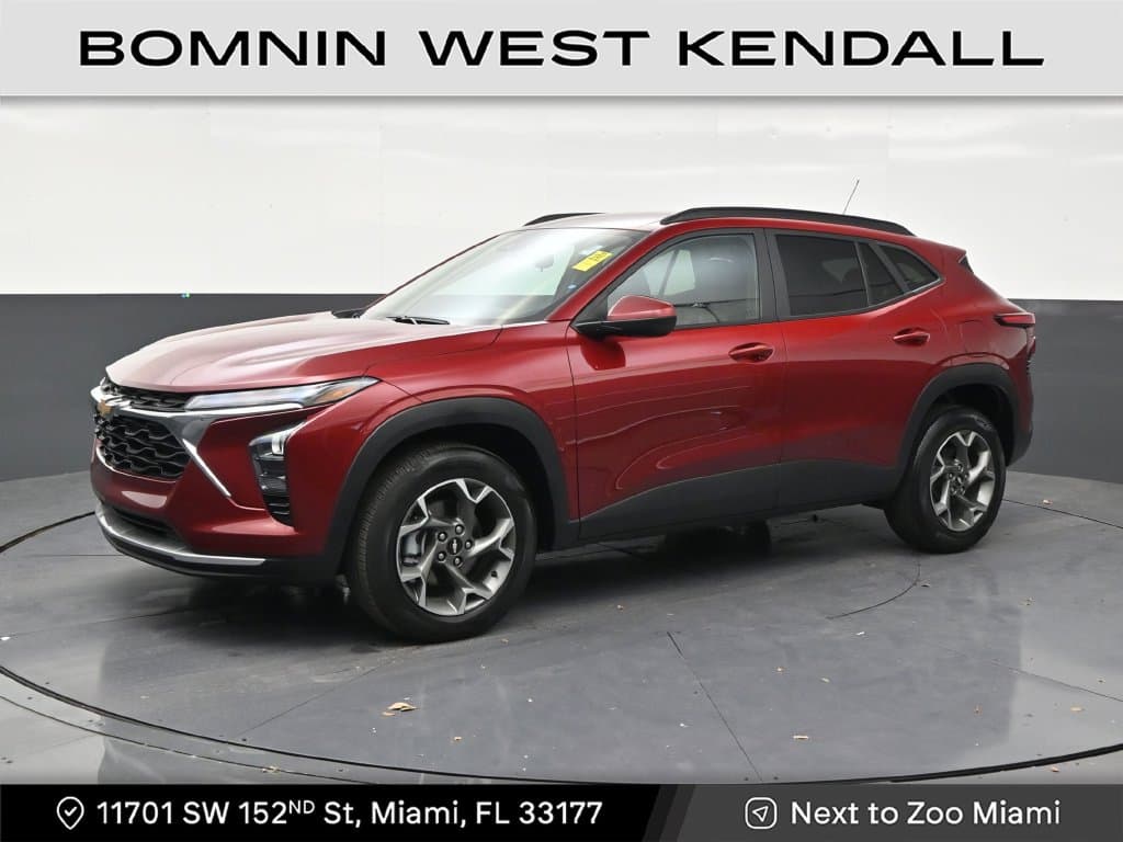 2025 Chevrolet Trax LT — photo 1 of 33