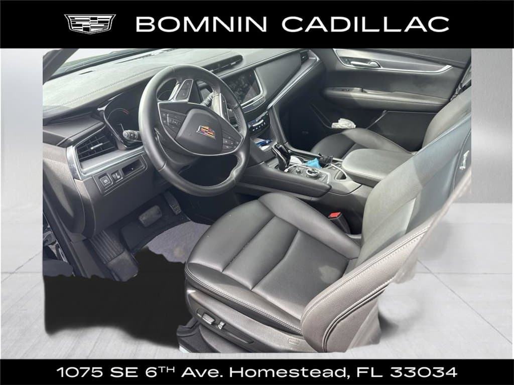 2025 Cadillac XT5 FWD Luxury — photo 1 of 4