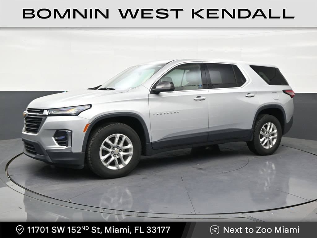 2022 Chevrolet Traverse LS — photo 1 of 32