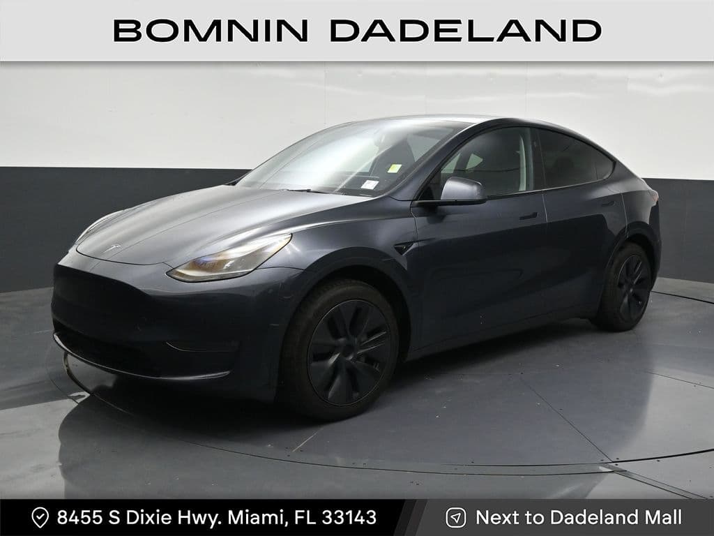 2024 Tesla Model Y Long Range — photo 1 of 35