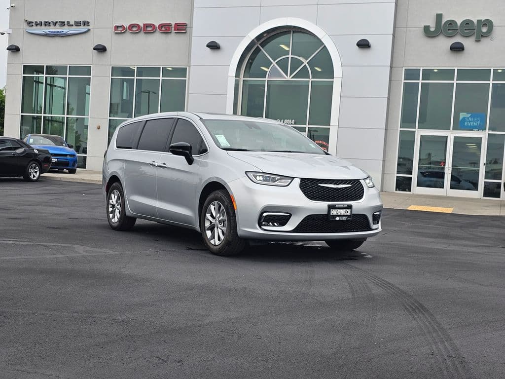2026 Chrysler Pacifica LIMITED AWD — photo 1 of 48