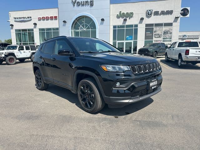 2026 Jeep Compass LATITUDE ALTITUDE 4X4 — photo 1 of 38