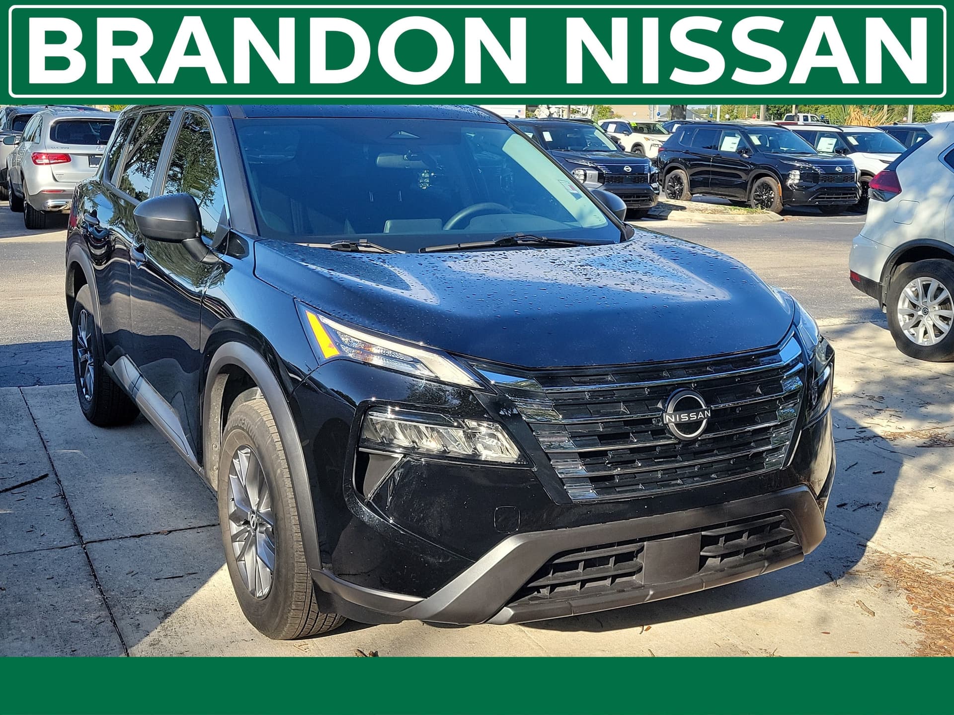 2025 Nissan Rogue S — photo 1 of 9