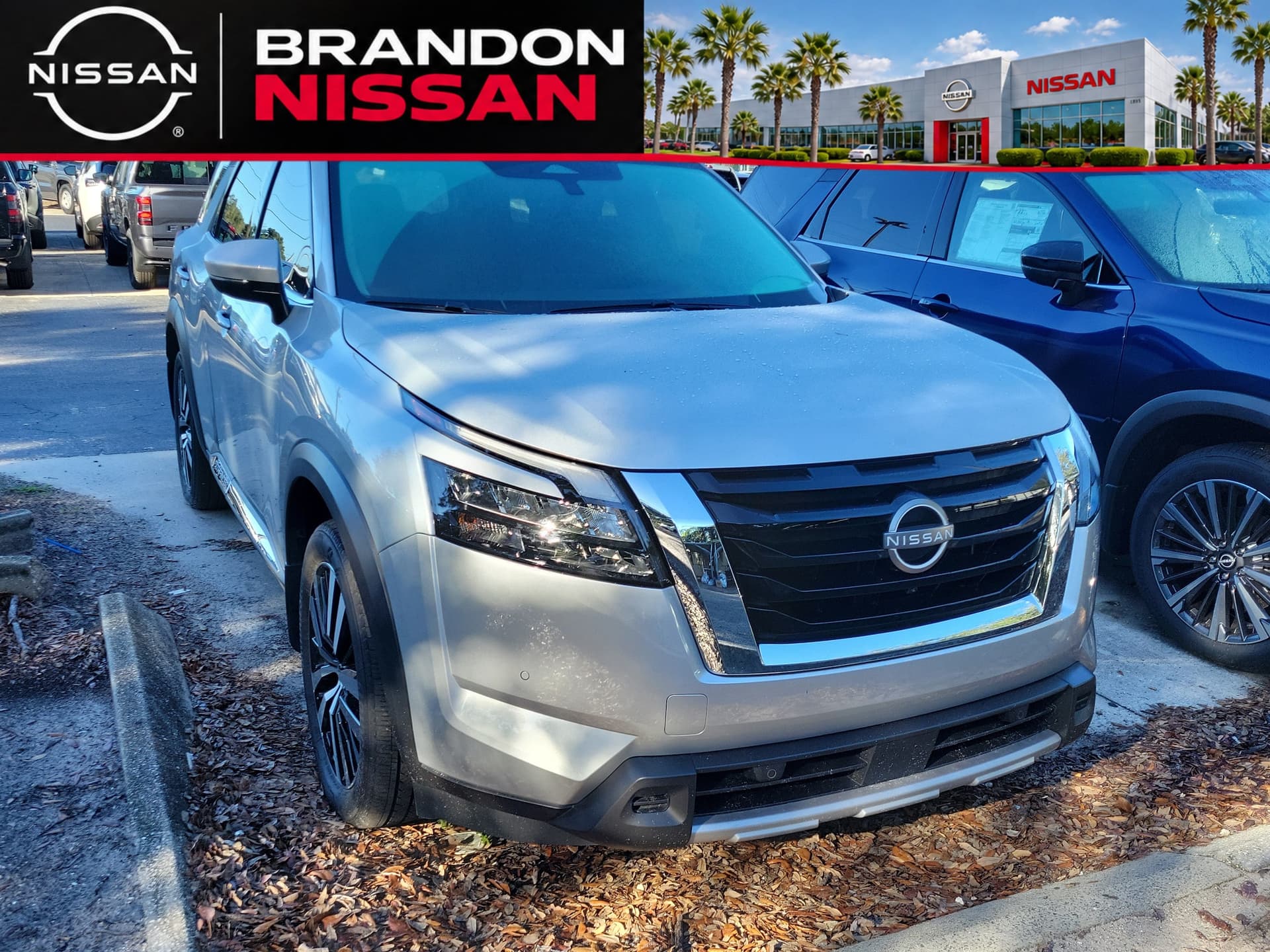 2025 Nissan Pathfinder Platinum — photo 1 of 9