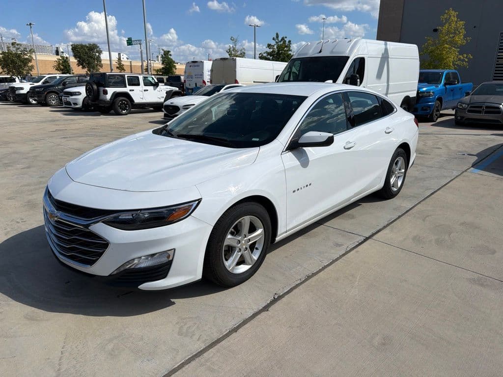 2024 Chevrolet Malibu 1LT — photo 1 of 18